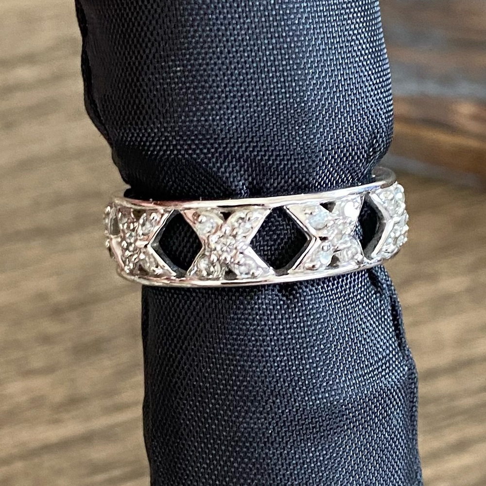 925 Sterling silver/zirconia ring size 6